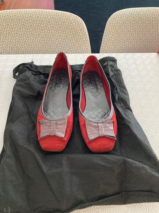 Sapatos 10€ PELOS TRÊS PARES  parfois 24h zilian