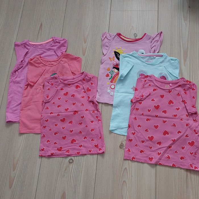 Paka ubranek letnich dla dziewczynki w rozmiarze 104