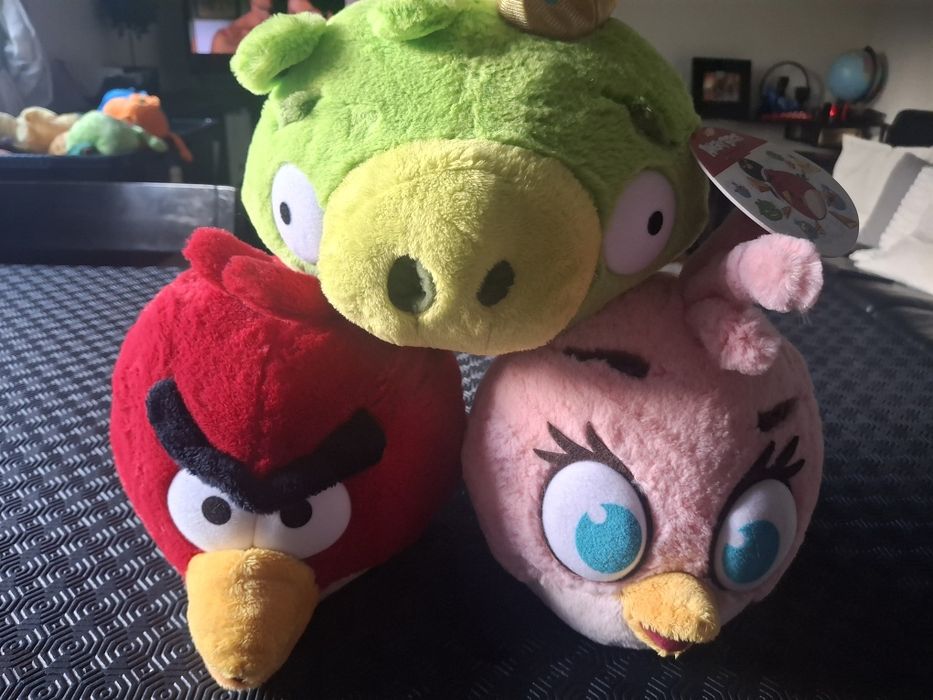 Conjunto de 3 peluches Angry Birds: King Pig, Red e Stella