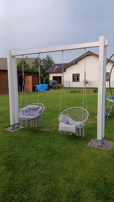 Nowoczesna huśtawka ogrodowa