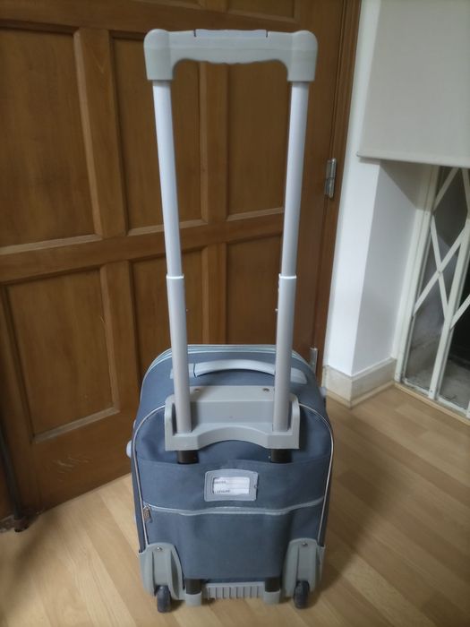 Pequeno trolley de cabine