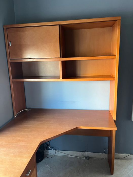 Estante com secretária em madeira maciça