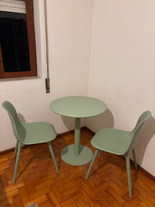 Conjunto de Mesa Redonda com 2 Cadeiras – Verde Sálvia / Design Moderno