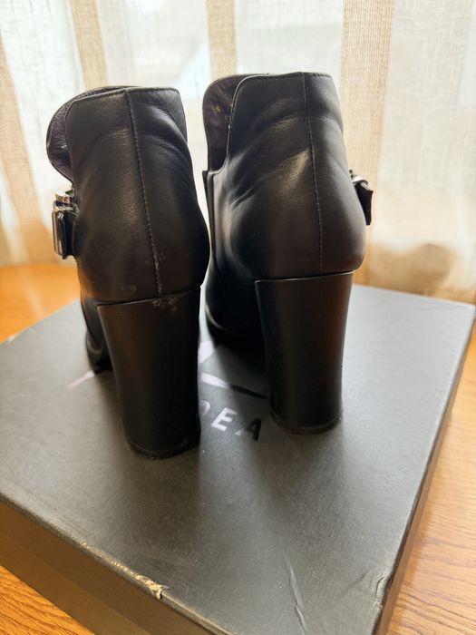 Черевички, ботильйони шкіряні туфлі