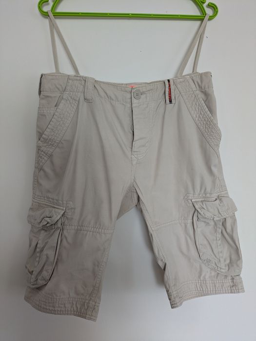 Szorty "Superdry", rozmiar M, stan bdb,jasny beż. Pozdrawiam.