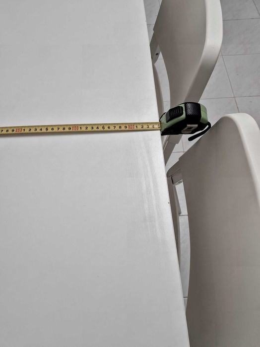 Mesa de cozinha com cadeiras