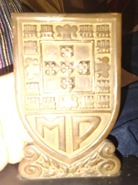 Antiga Placa Heráldica da Mocidade Portuguesa em Bronze com Base (18cm)