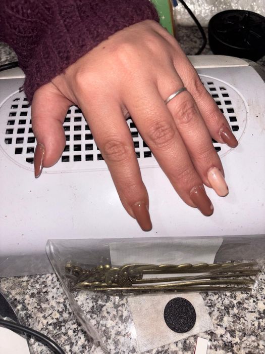 Unhas de gel, acrilico, manicure e spa maos e pes