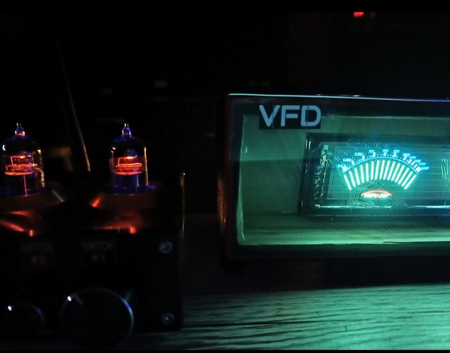 Dwukanałowy, fluorescencyjny wyświetlacz VFD, miernik VU do zabudowy .