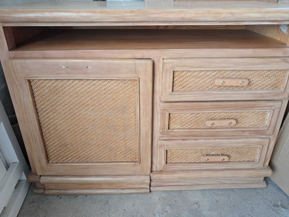 Secretária, mesa maquilhagem, armario WC em palhinha