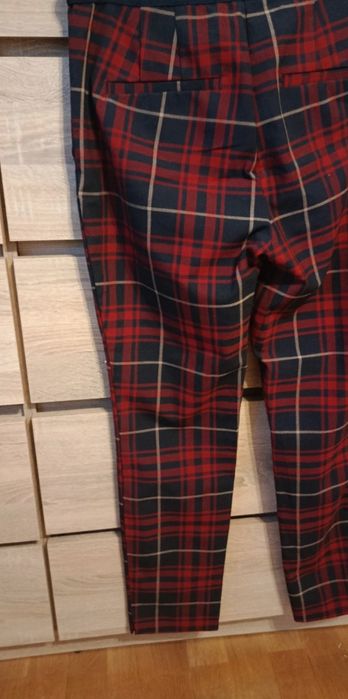 Czerwone Eleganckie damskie spodnie w krate