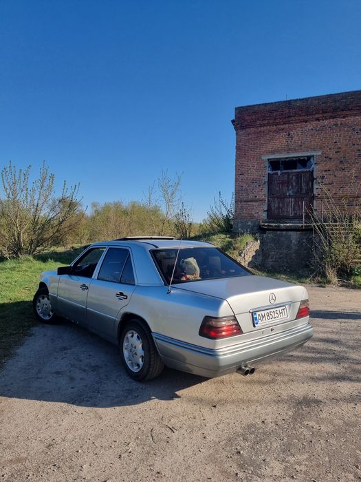 Mercedes(мерседес) w124 e220