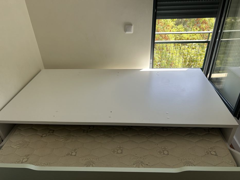 Cama com arruamaçao