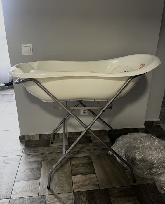 Дитяча ванна з підставкою