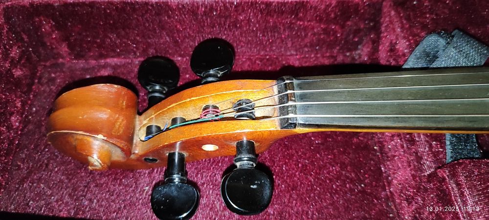 Скрипка  4/4 советская очень хорошая, смысок и футляр