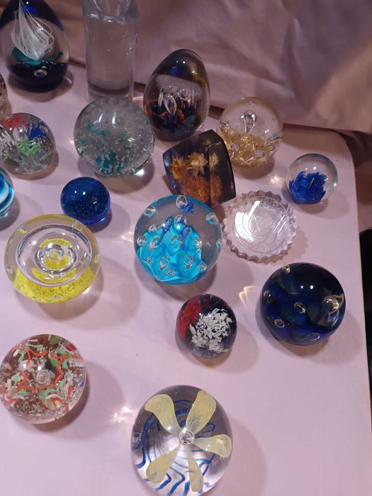 Lote de pisa papeis em vidro Murano e Marinha Grande