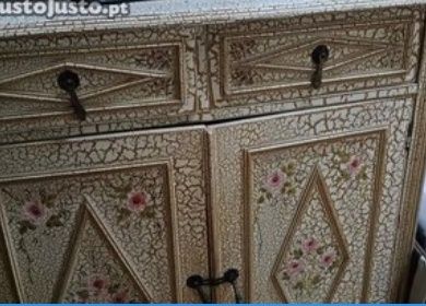 Móvel decorativo (0,90/0,90) -  25€) com duas gavetas e duas portas