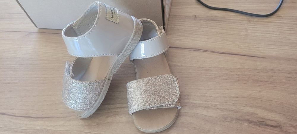 Sandałki skórzane, złote dla dziewczynki r.22 slippers family