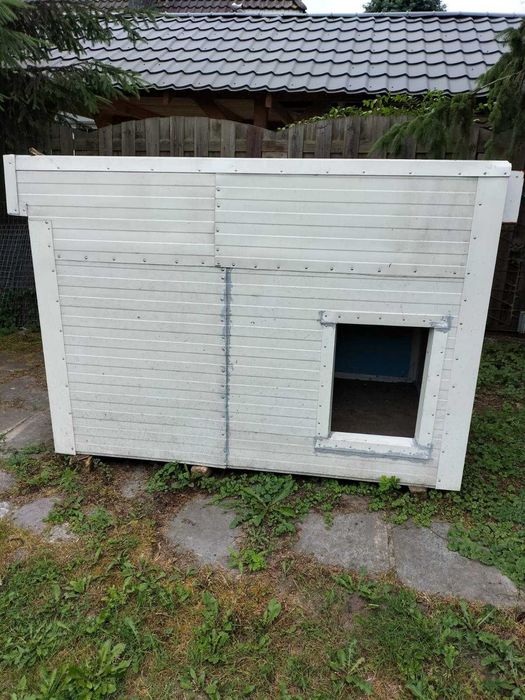 Buda dla psa z płyty obornickiej