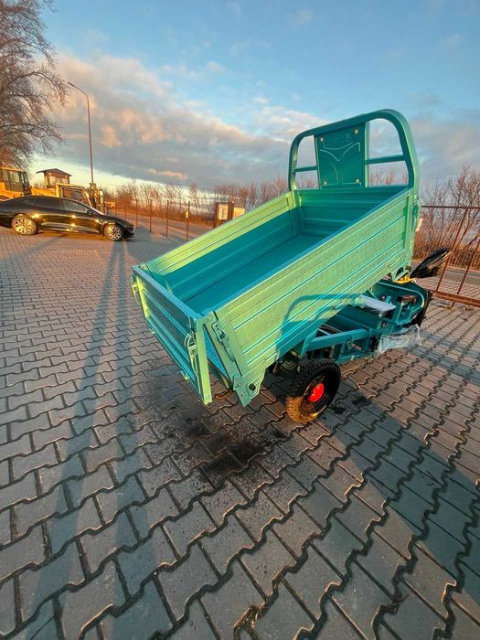 Самосвальний електричний трицикл.