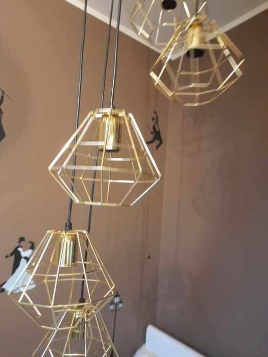 Żyrandol nowy polecam