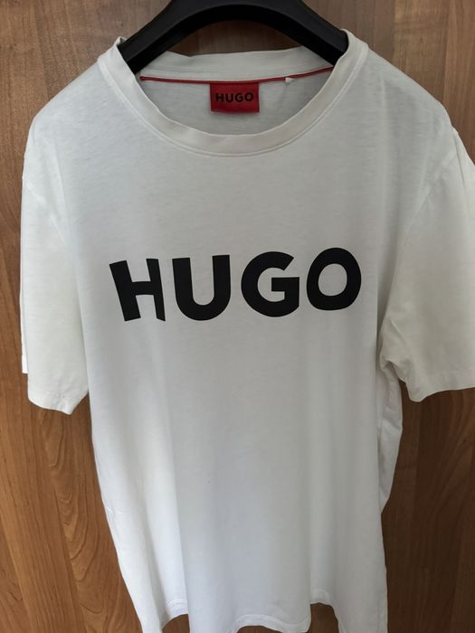HUGO (Hugo Boss) - biały t-shirt z dużym logo