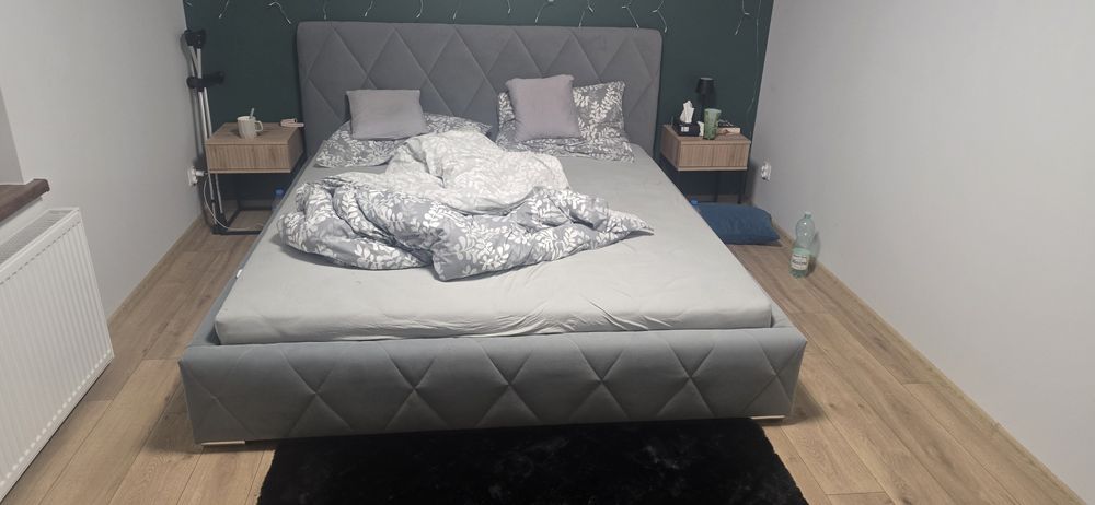 Sprzedam lozko wraz z szafkami nocnymi