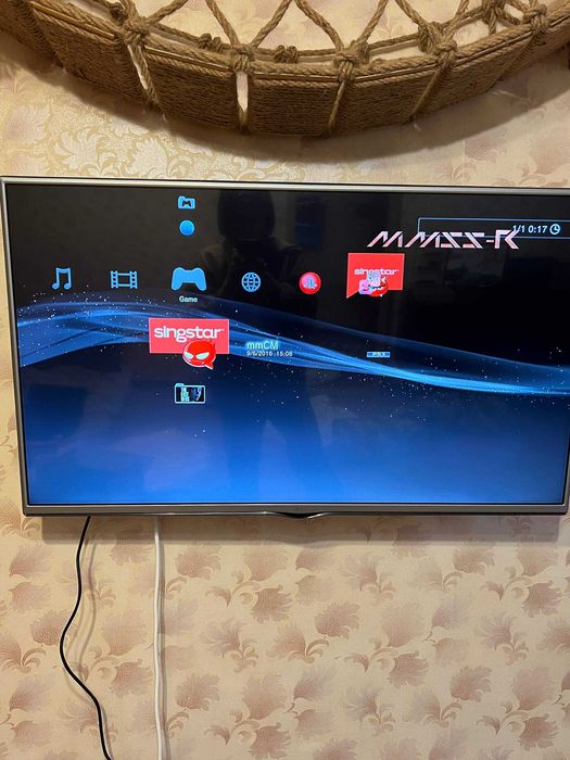 PlayStation 3 (CECH-2504B) + два геймпади (модель CECHZC2E)