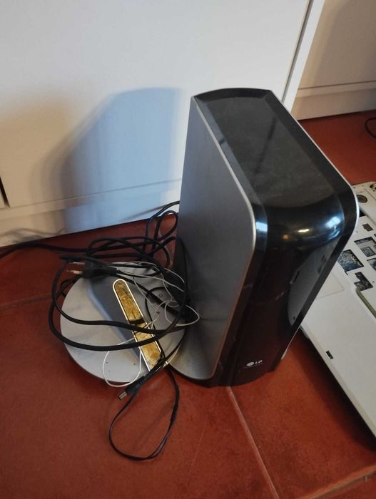 Selling a batch of electronic equipment, cables, and laptops64564056802305124