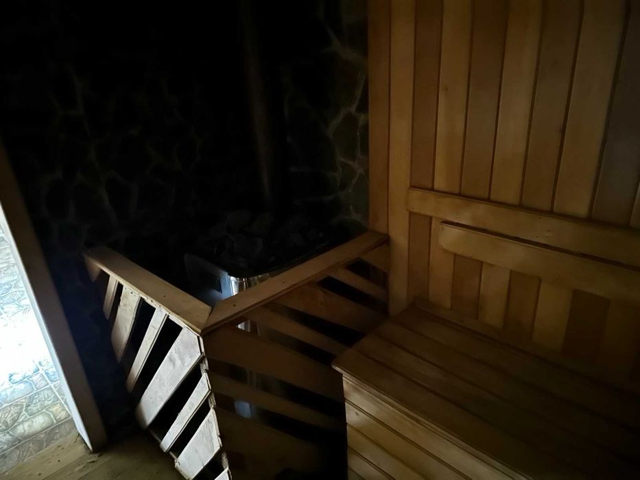 Продається сауна з жилим будинком в смт. Дубове