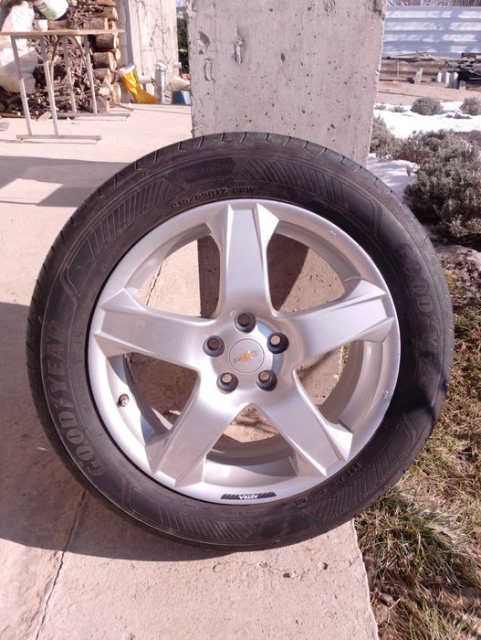 Шини GOODYEAR 215/55 R17 98W