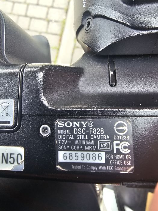 Sony DSC-F828, aparat cyfrowy + karta CF 1GB