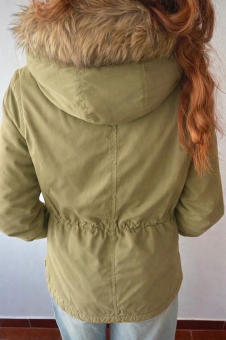 Casaco Inverno com pelo no gorro destacável