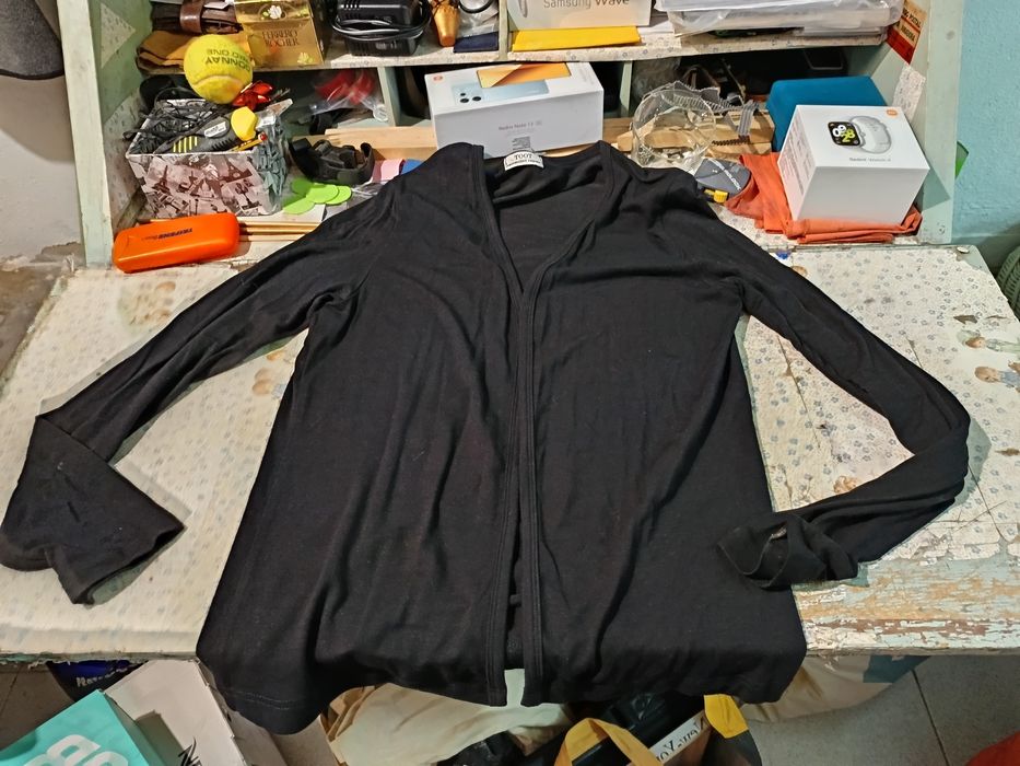 Vendo a camisola preta para mulheres bom estado