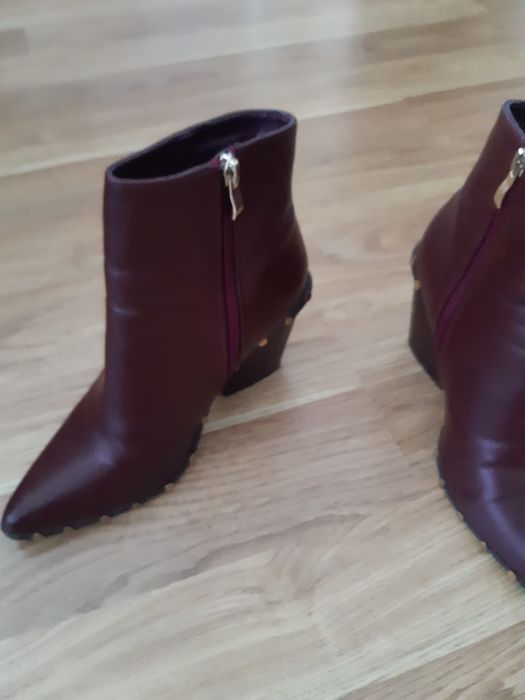 Buty damskie bordo .