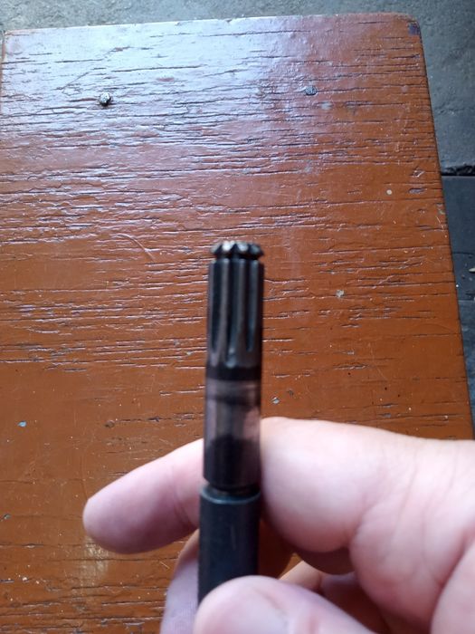 Вал переключения передач двигателя V 501 и V501M.