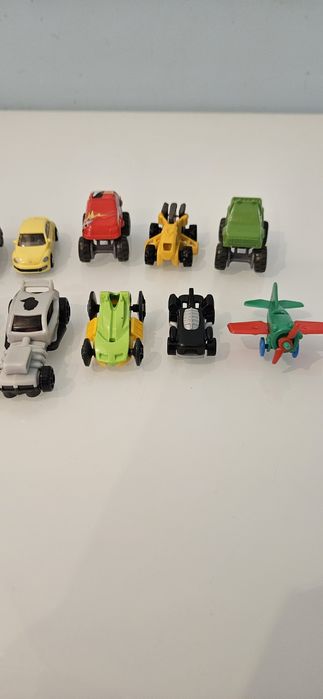 Figurki Pojazdy Kinder niespodzianka