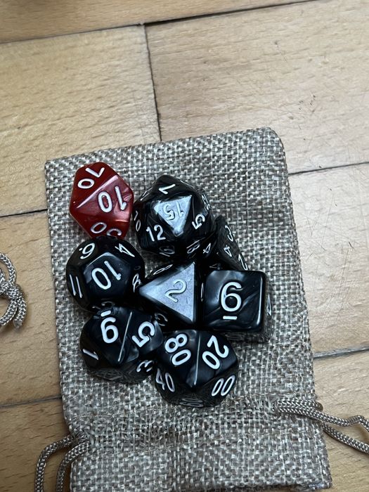 Дайси для гри в Підземелля і Дракони