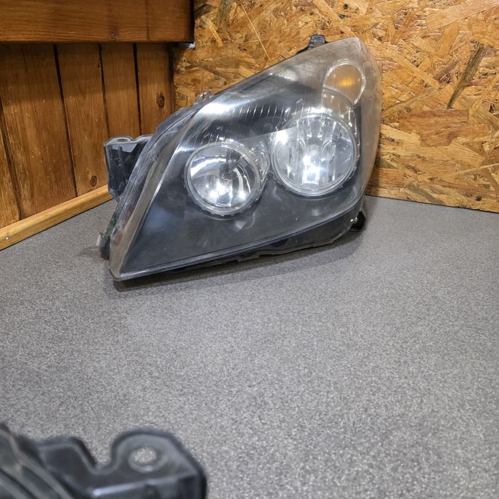 Фари передні Opel Astra H, Орель Астра Н 1EG27037001 1EG27037002