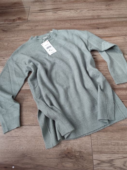 Nowy sweter z rozciciami