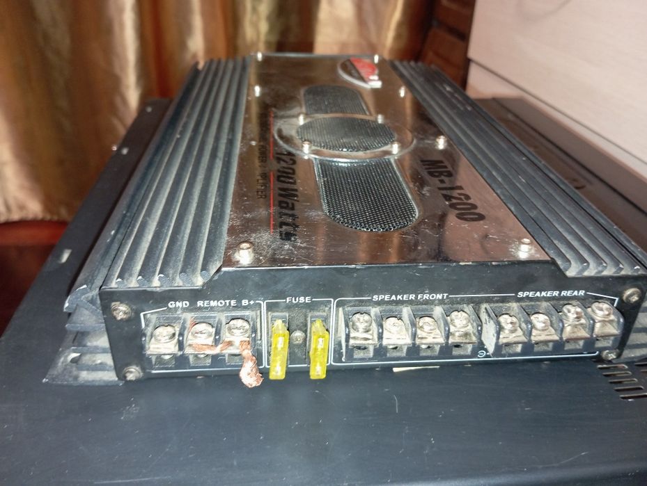 Продам  автоусилитель