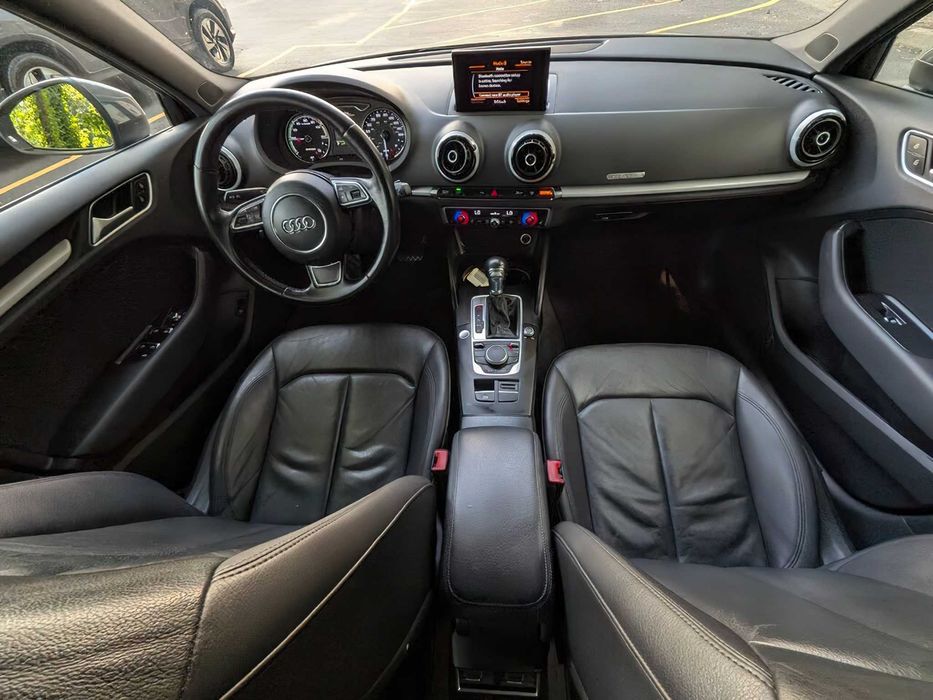 Audi A3 e-tron      2016