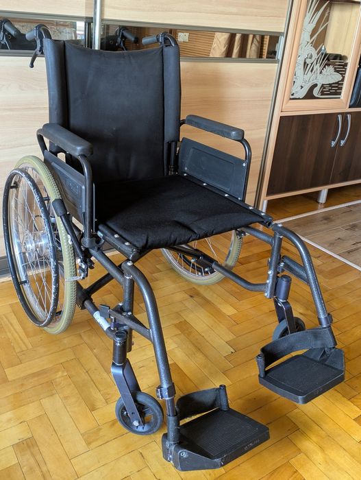 Інвалідний візок Breezy by Quickie( Sunrise Medical, Велика Британія)49 см, надувні колеса, гальма
