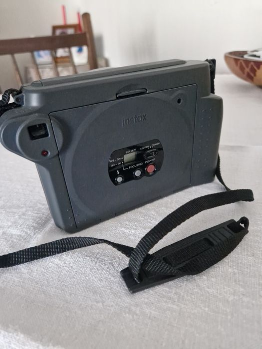 Fujifilm Instax 100 Wide em caixa e com manuais