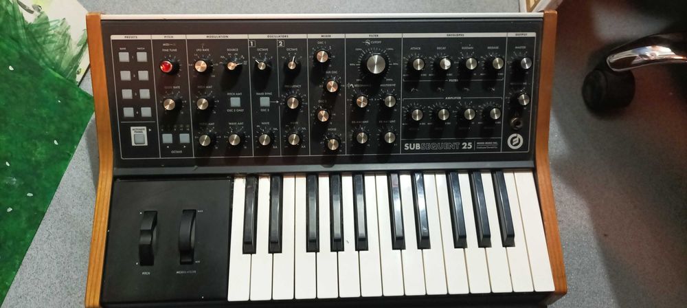 Moog Subsequent 25 - Syntezator Analogowy