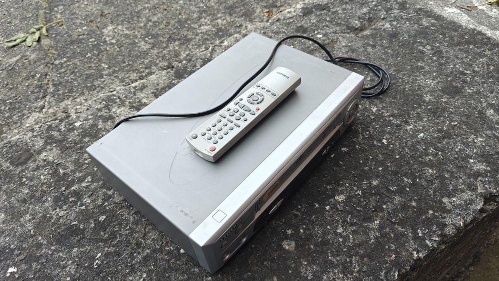 Magnetowid VHS Samsung showview sv-245g