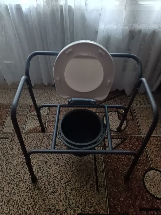 Продам костилі, ходунки і туалет