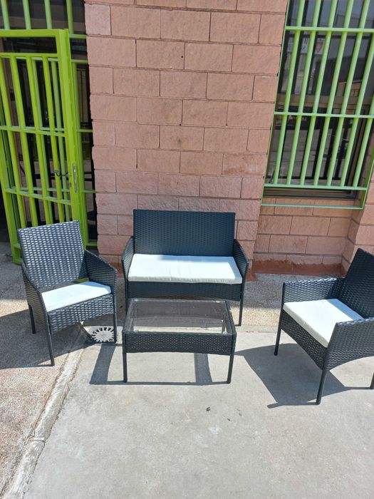 Liquidamos conjuntos de jardím novos Levamos na  casa paga na entrega