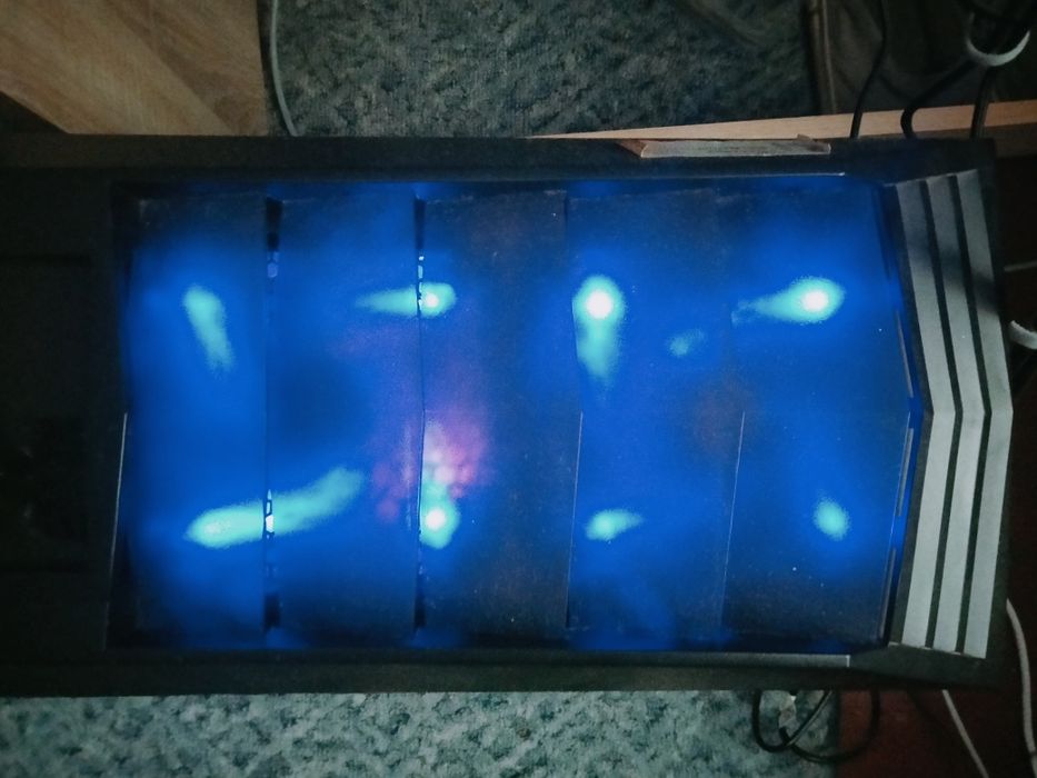 Комп'ютер, клавіатура,мишка,оперативна пам'ять,відеокарта,процесор.