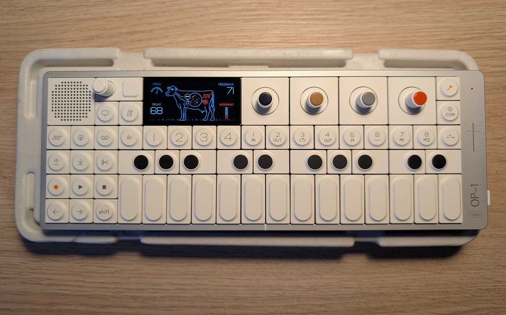 Teenage Engineering OP-1 アクセサリー付 中古】 ポータブルシンセサイザー ティーンネイジ